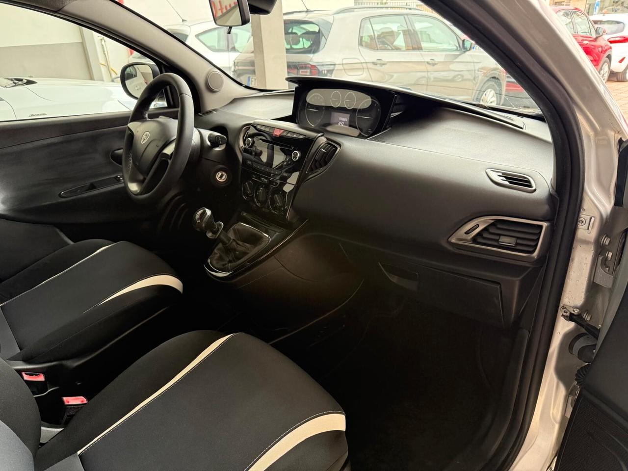 LANCIA YPSILON 0.9 METANO 2014 93.362 KM