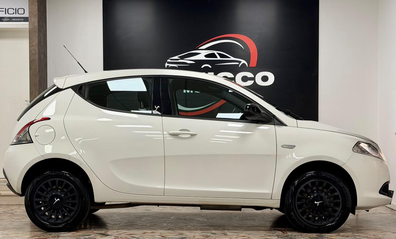 Lancia Ypsilon 0.9 TwinAir 85 CV 5 porte Metano Ecochic Elle