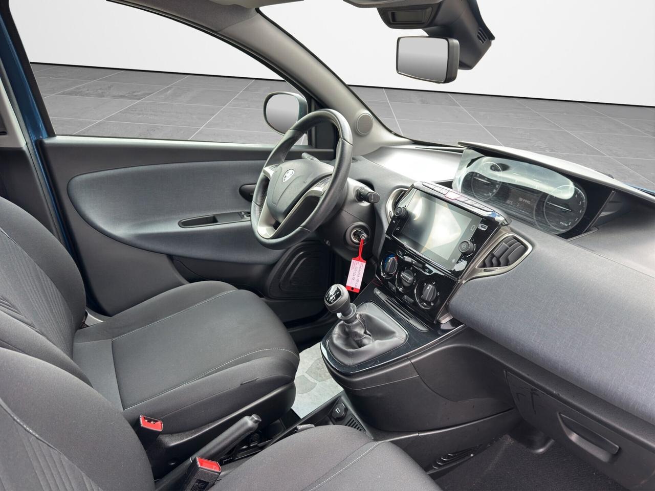 Lancia Ypsilon 1.0 FireFly 5 porte S&S Hybrid Gold