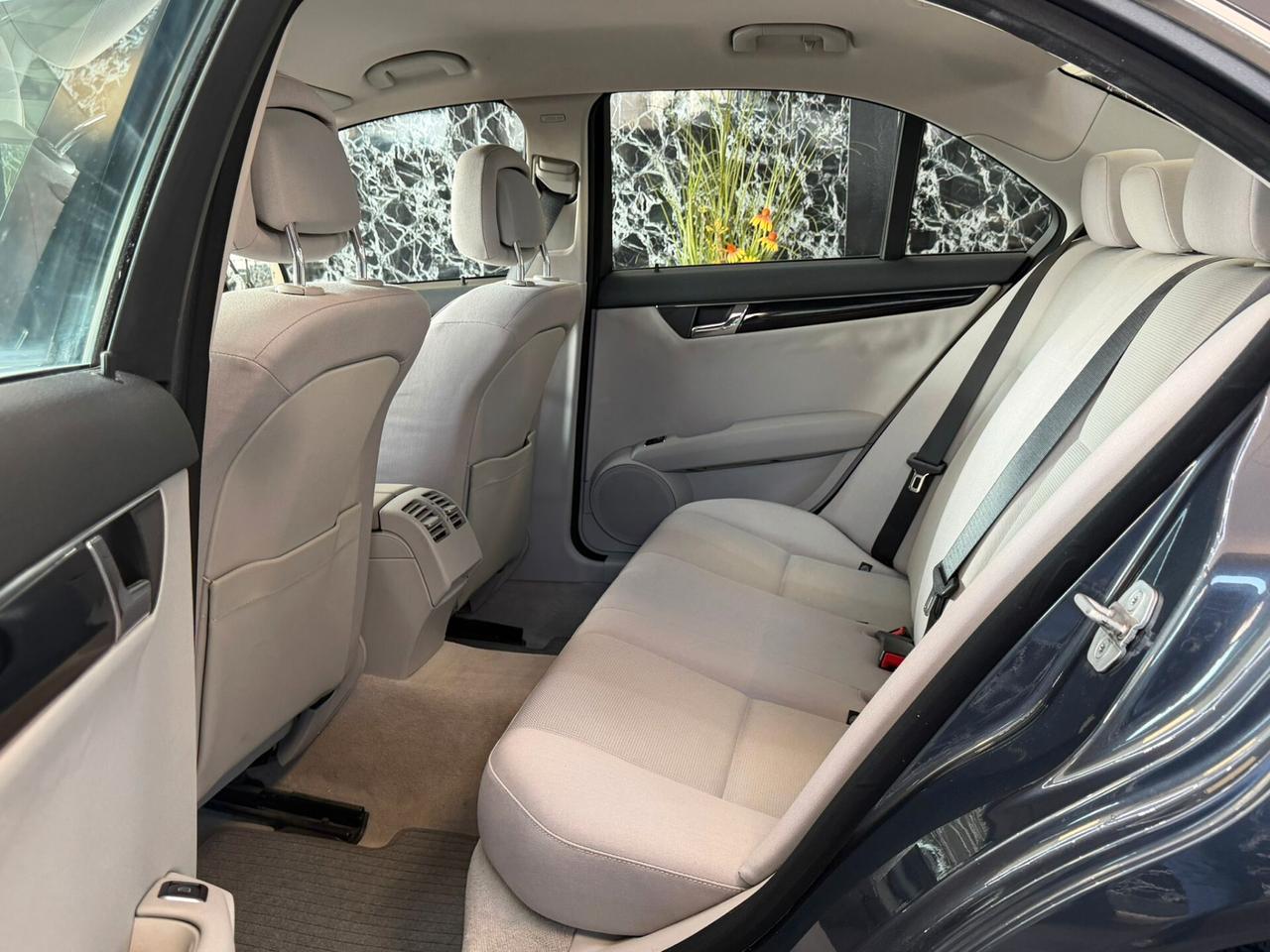 Mercedes-benz C 220 CDI BlueEFFICIENCY Avantgarde