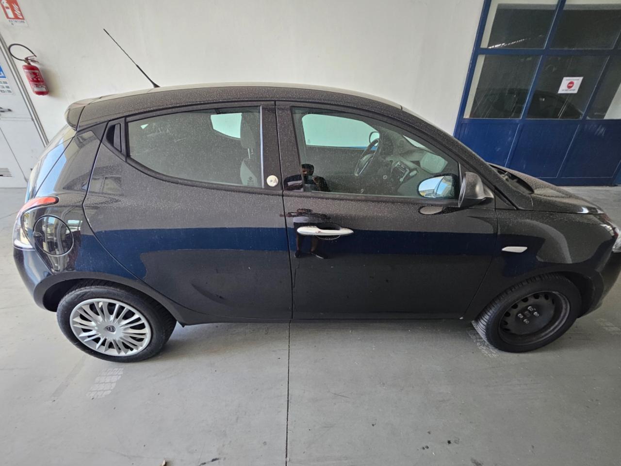 Lancia Ypsilon 1.2 69 CV 5 porte GPL Ecochic Silver