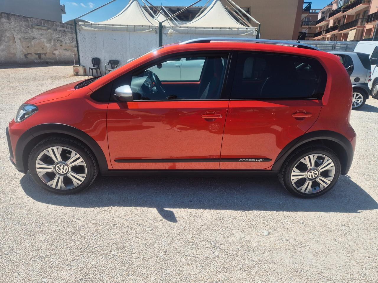 Volkswagen up! Cross up!