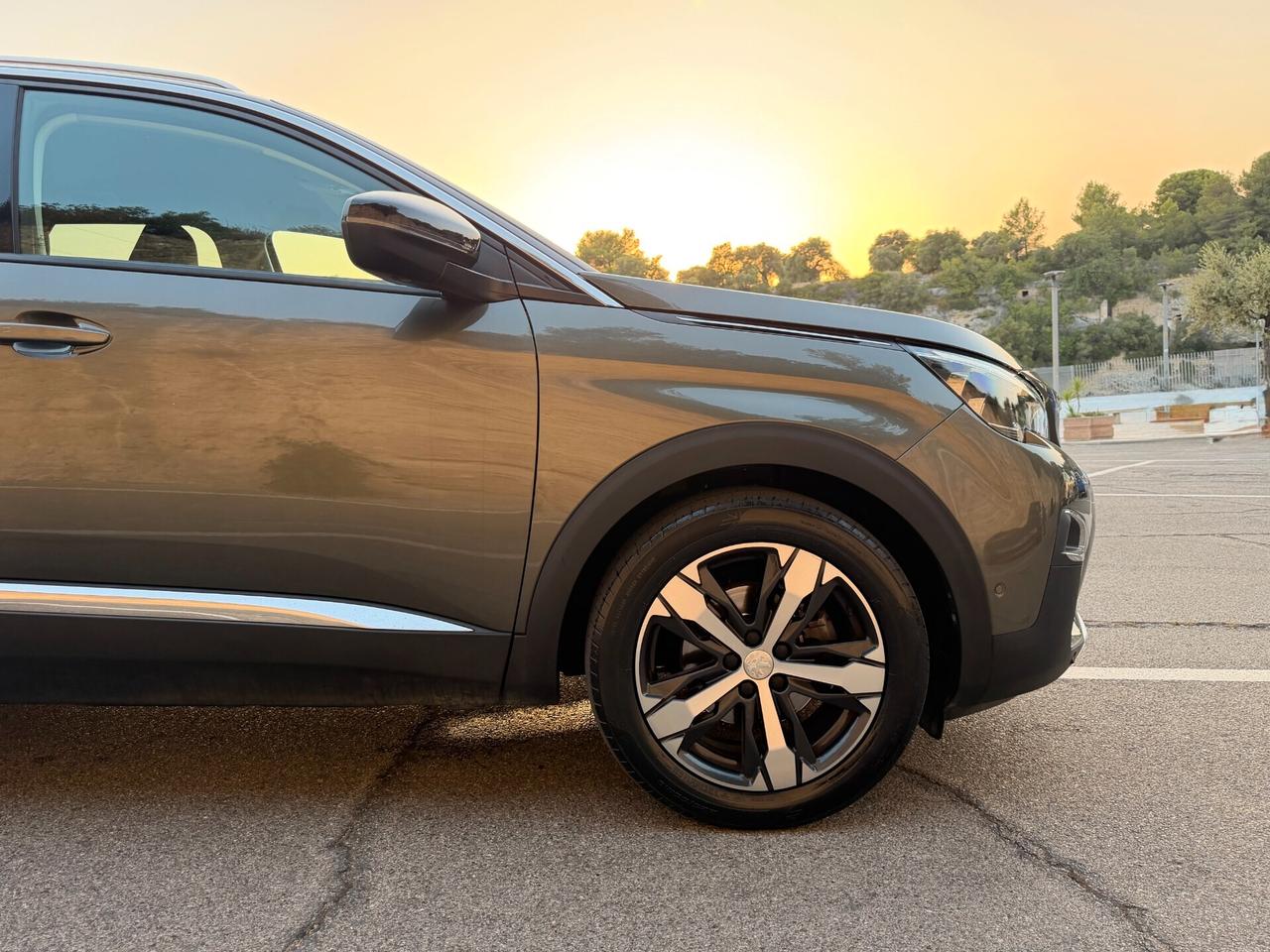Peugeot 3008 ALLURE/1.6 120CV/PELLE/18"/CAR PLAY