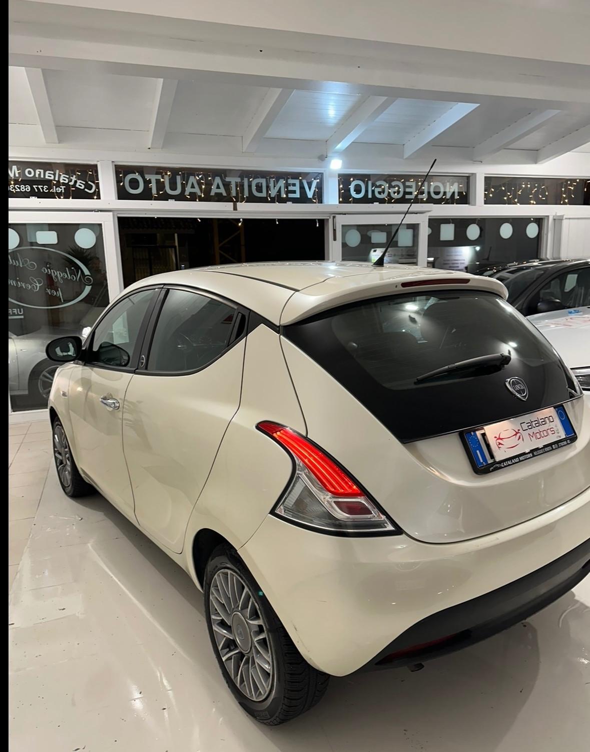 Lancia Ypsilon 1.2 69 CV 5 porte GPL Ecochic Silver