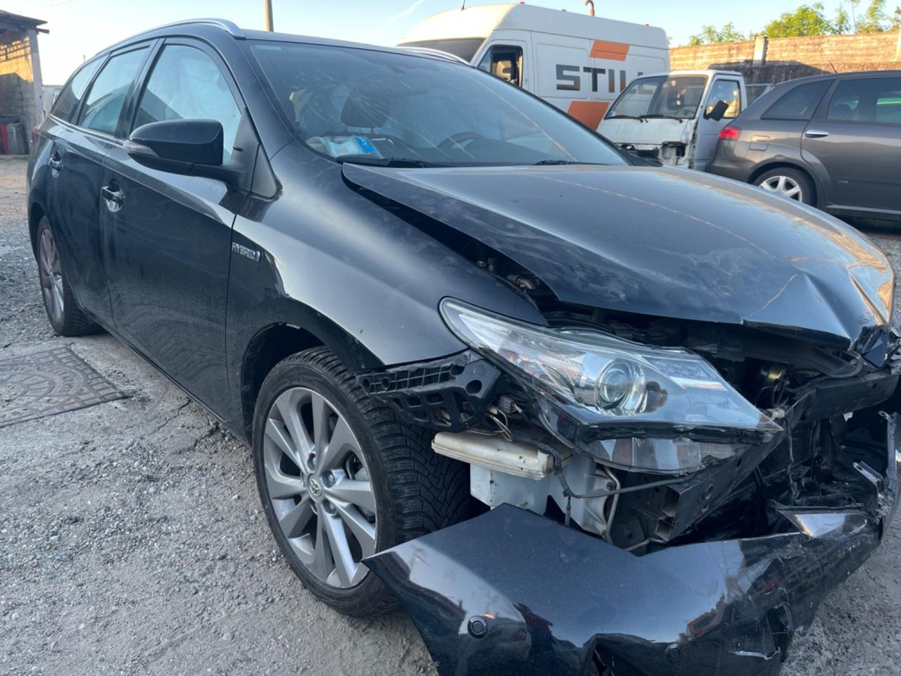 Toyota Auris 1.8 Hybrid Active 2014 sinistrata