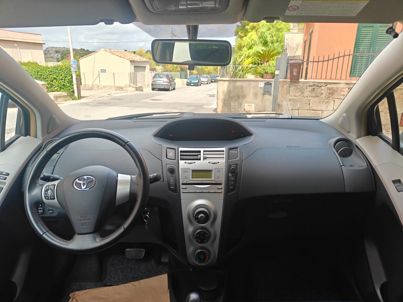 Toyota Yaris 1.3 M-MT Sol Automatica