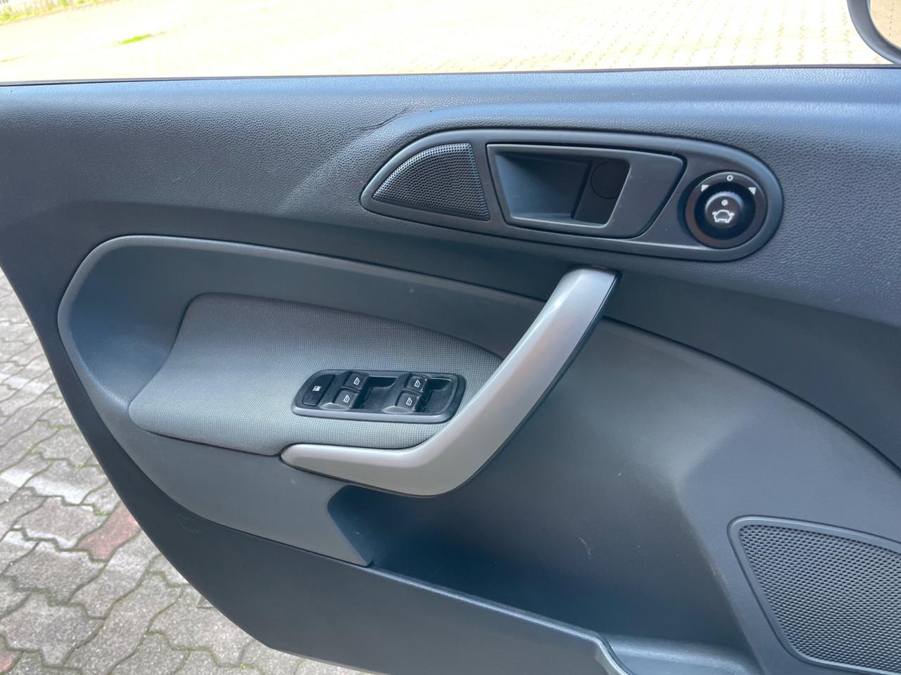 Ford Fiesta 1.2 82CV 5 porte