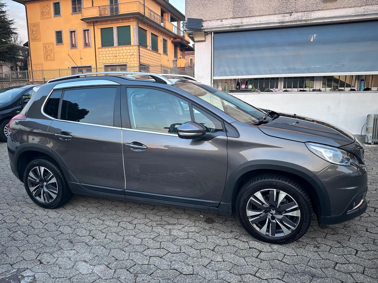 Peugeot 2008 PureTech 82 Allure*EURO6*28.000KM*