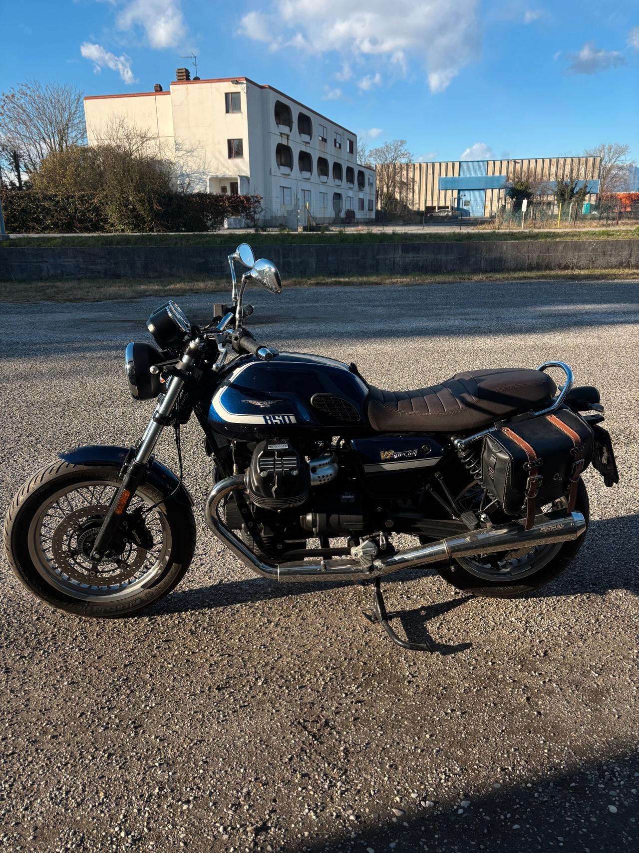 Moto Guzzi V7 IV special