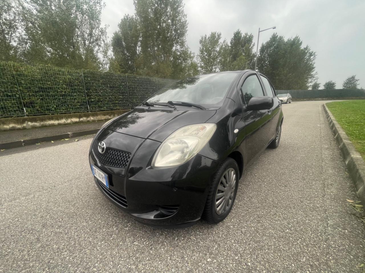 Toyota Yaris 1.0 5 porte