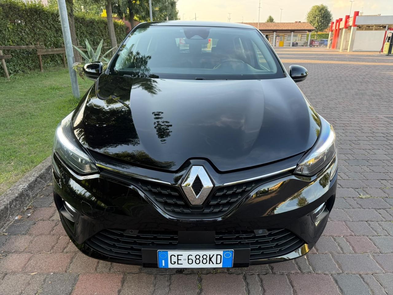 Renault Clio Full Hybrid E-Tech 140 CV 5 porte Initiale Paris