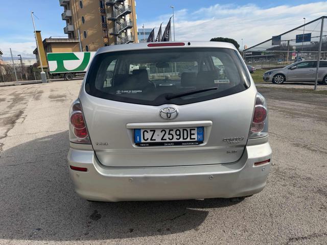 TOYOTA Corolla Verso 2.2 16V D-4D