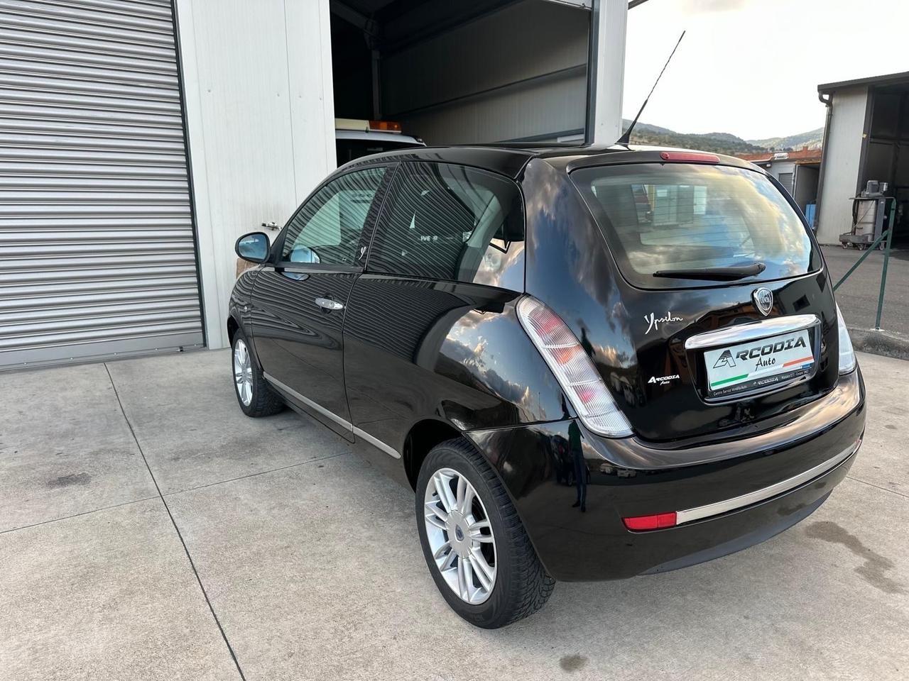 Lancia Ypsilon 1.3 MJT 75 CV Platino