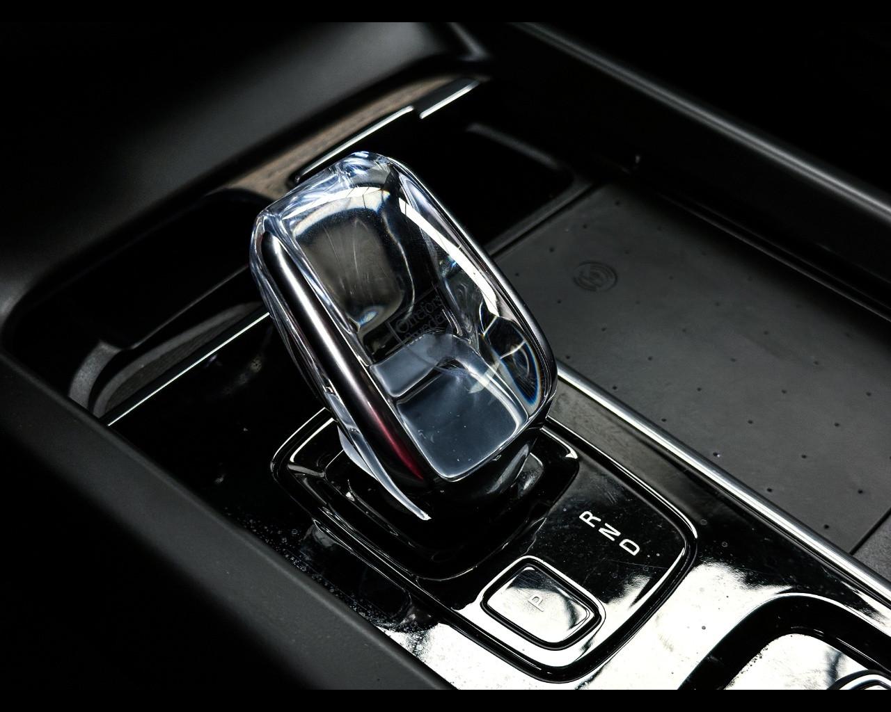 VOLVO XC60 (2017-->) - XC60 T6 Recharge Plug-in Hybrid AWD Inscription