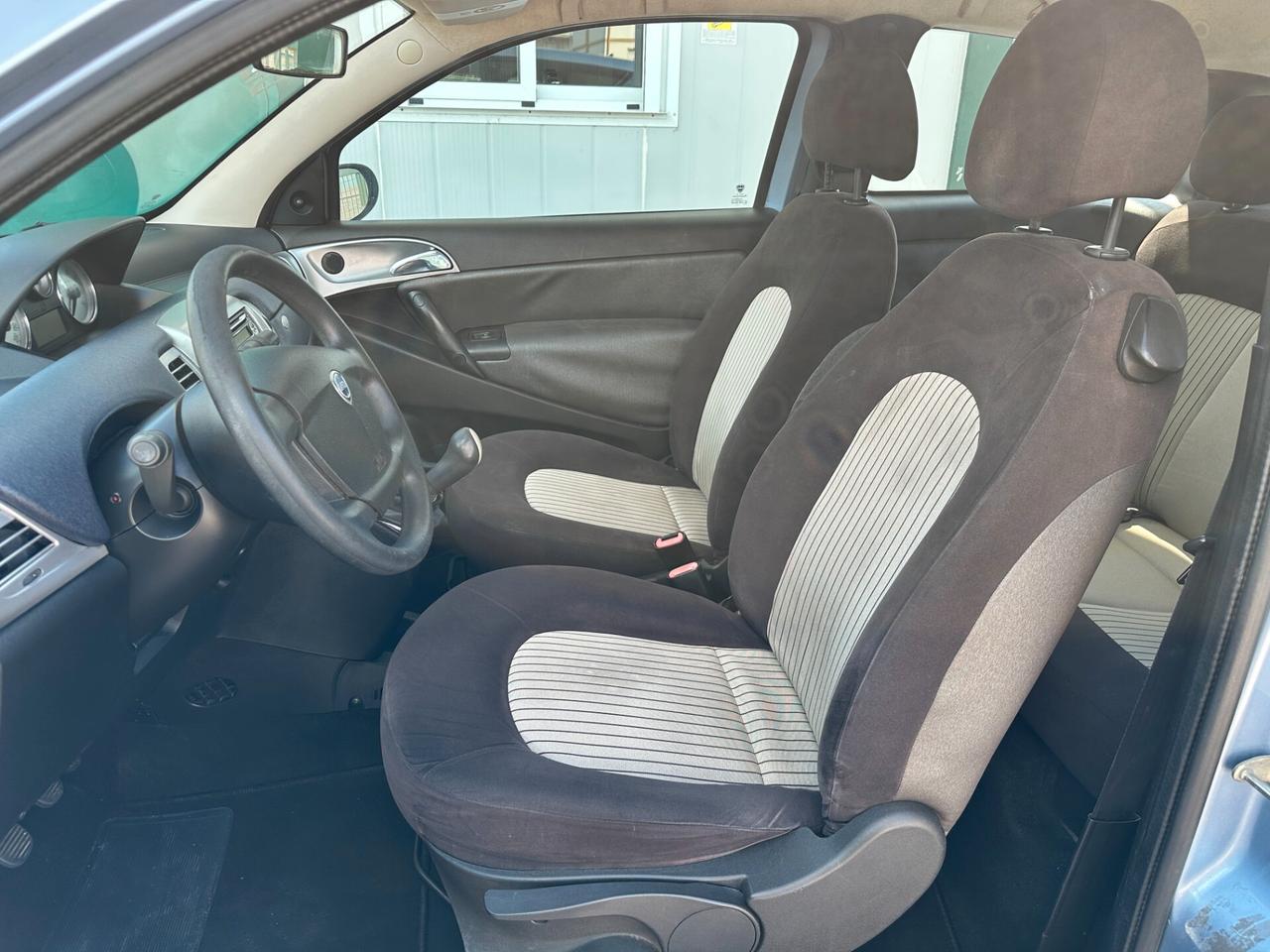 Lancia Ypsilon 1.3 MJT 75 CV Oro
