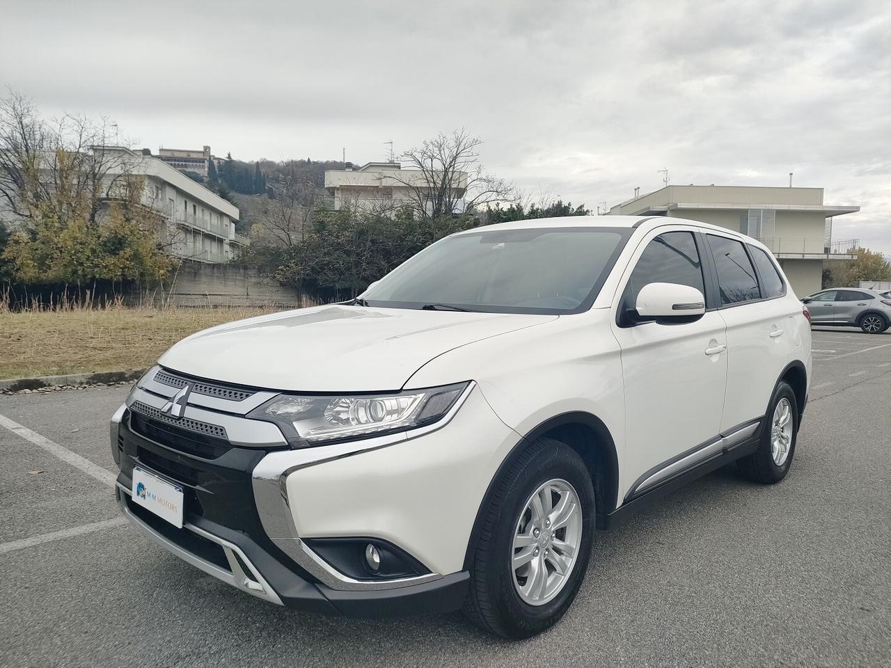 MITSUBISHI Outlander 2.0 CVT Intense 4w