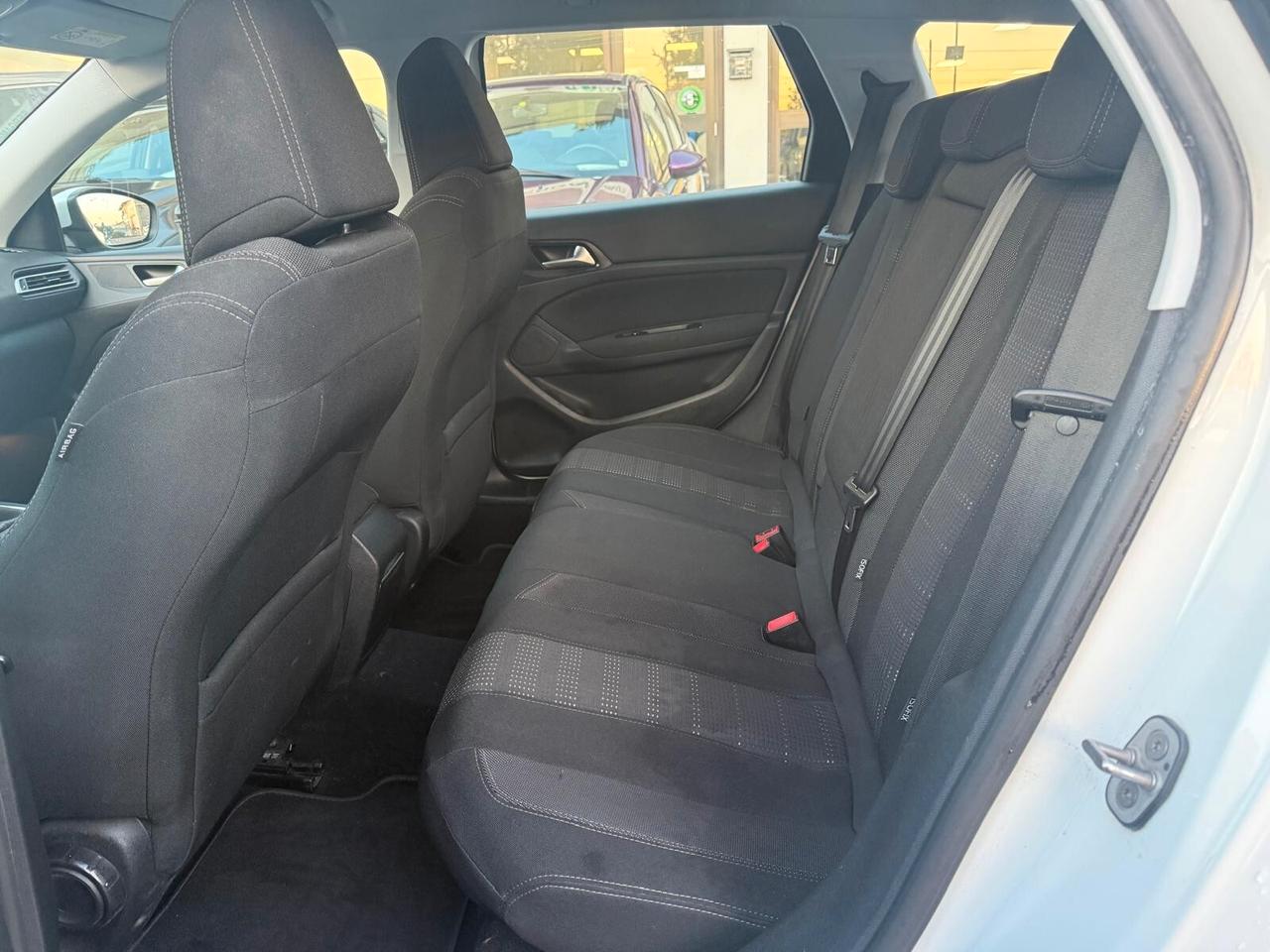 Peugeot 308 BlueHDi 120 S&S EAT6 SW Allure