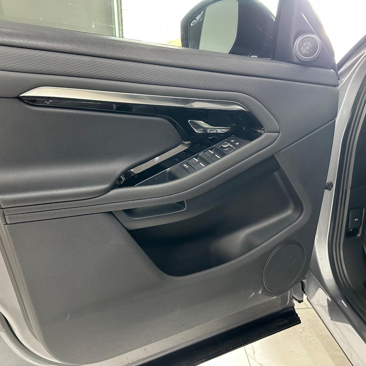 Land Rover Range Evoque 2.0D I4 mhev Nolita Edition awd 163cv auto Full