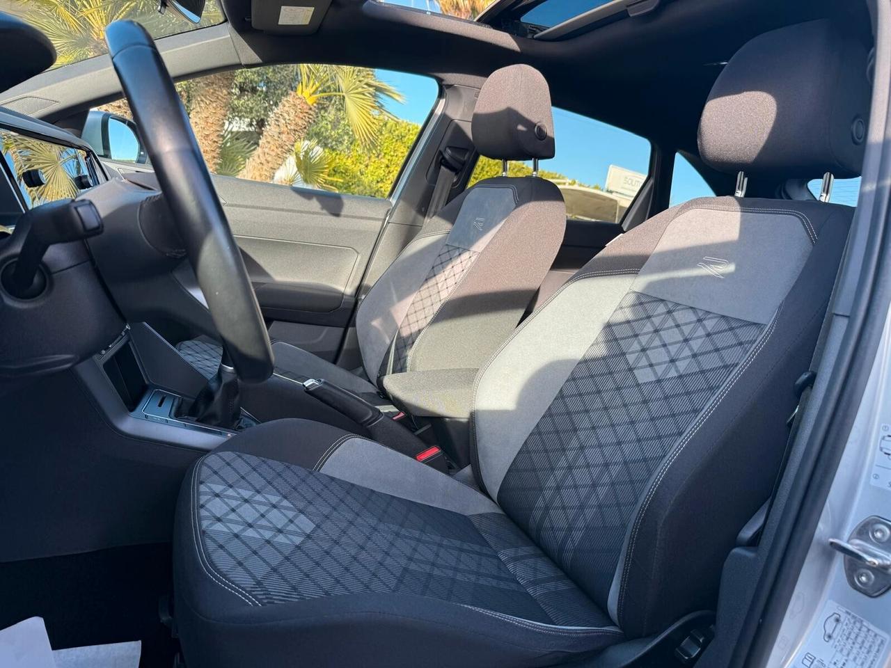 Volkswagen Taigo 1.0 TSI 110 CV R-Line x2 + Tetto