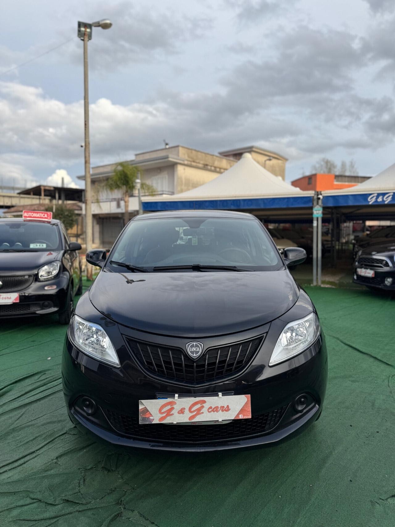 Lancia Ypsilon 1.0 FireFly 5 porte S&S Hybrid Silver