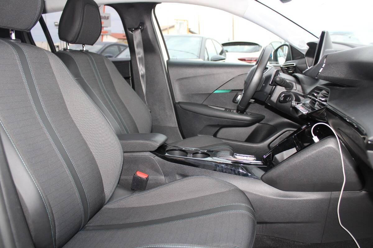 Peugeot 208 1.2 puretech Allure s&s 100cv eat8 Con CARPLAY
