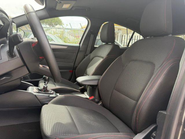 FORD Focus 1.0 ECOBOOST HYBRID 125CV ST-LINE FARI FULL LED