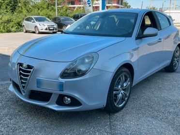 Alfa Romeo Giulietta 1.6 JTD105 cv ok neopatentati.