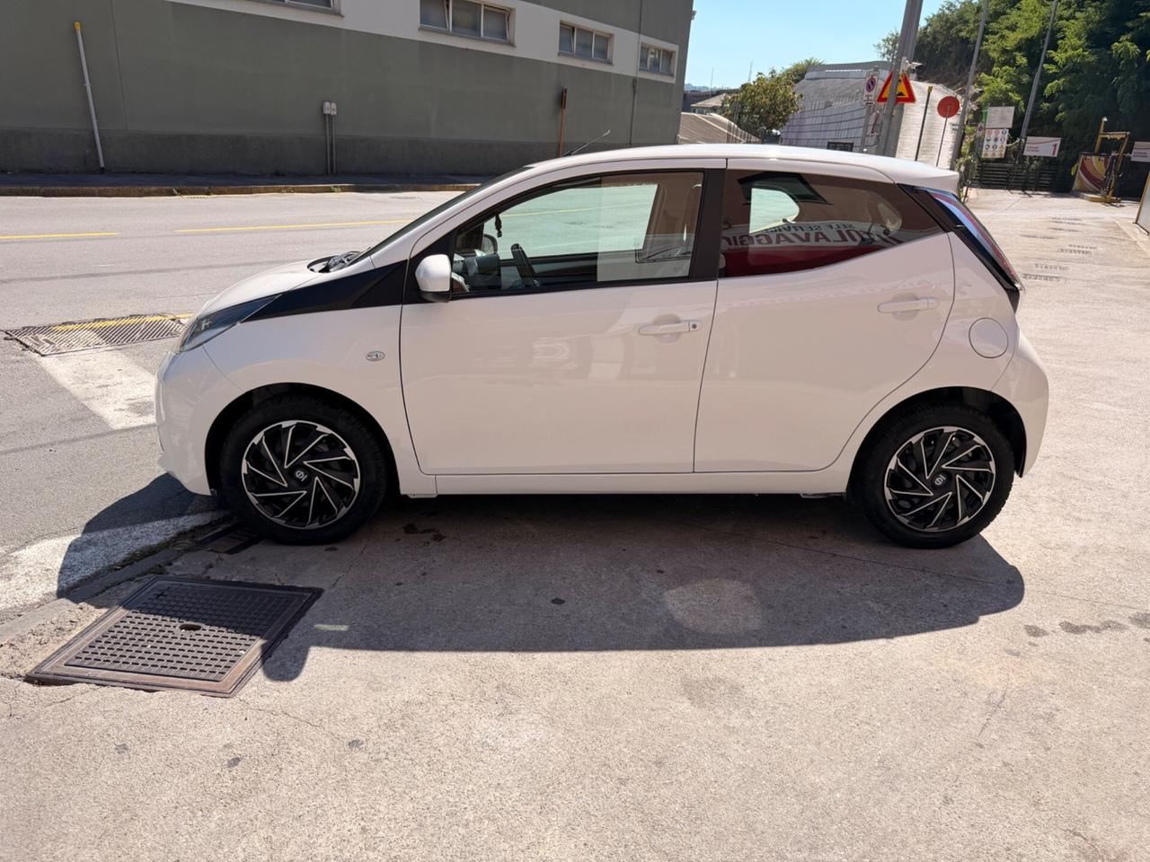 TOYOTA AYGO 1.0 X PLAY NEOPATENTATI