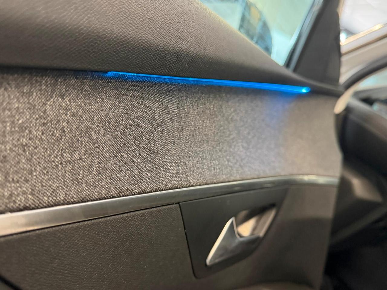 PEUGEOT 3008 1.6 BLUEHDI 120CV OK NEOPATENTATO NAVI CAM ANNO 2017