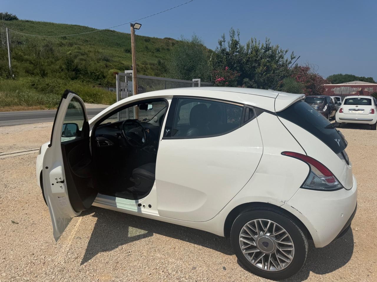 Lancia Ypsilon 1.3 MJT 95 CV 3.990€ PERMUTE