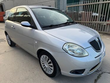 Lancia Ypsilon 1.4 16V Oro
