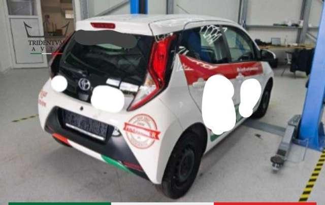 Toyota Aygo 5p 1.0 x-play 72cv
