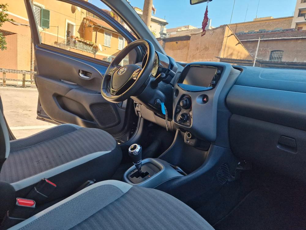 Toyota Aygo 5 Porte Aygo 5p 1.0 x-business m-mt 72cv