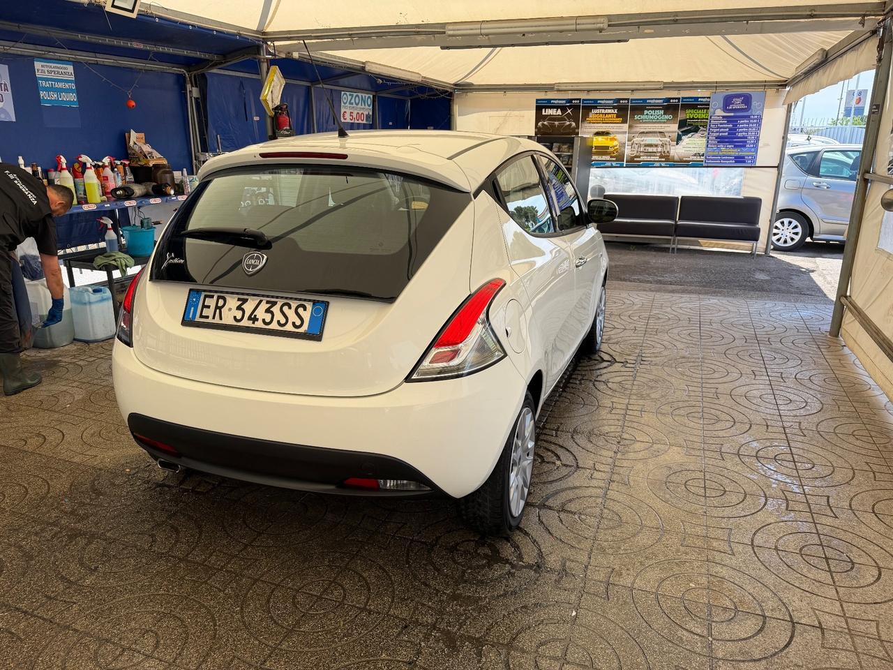 Lancia Ypsilon 1.2 69 CV Unyca