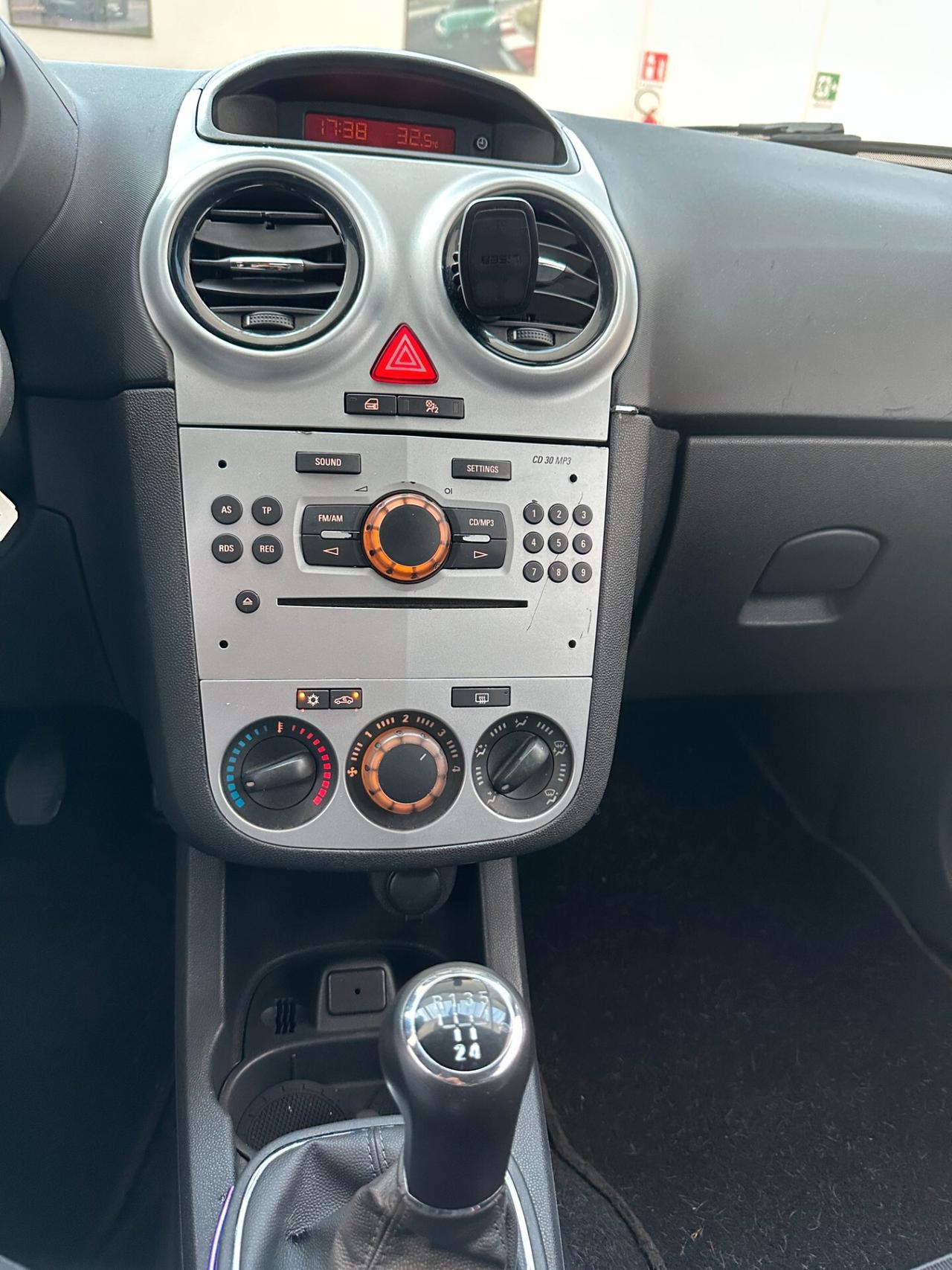 Opel Corsa 1.0 Benz, Euro 5A, cons ridot, si neopatentati