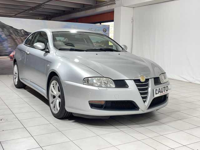 Alfa Romeo GT 2.0 JTS 16V Distinctive