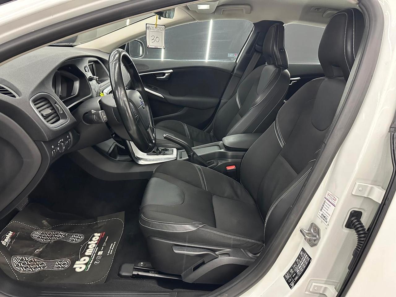 Volvo V40 V40 II 2012 1.6 d2 R-design Momentum