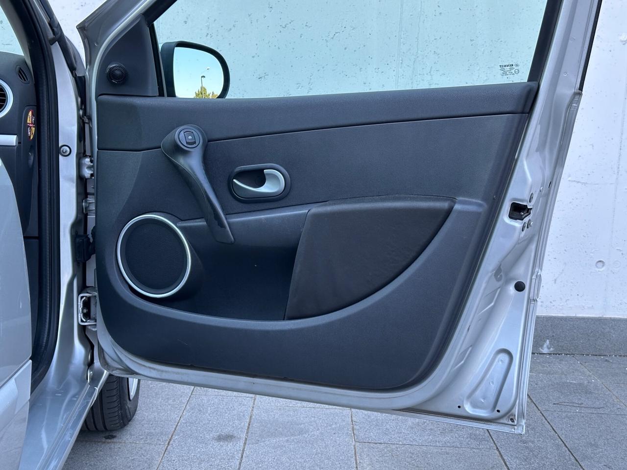 Renault Clio 1.2 16V 5 porte Luxe