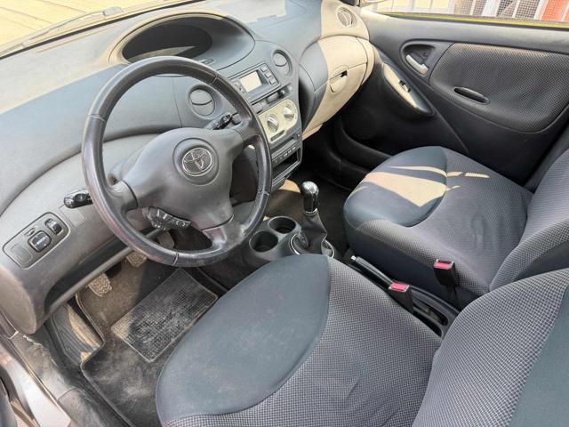 TOYOTA Yaris 1.3i 16V cat 5 porte Sol