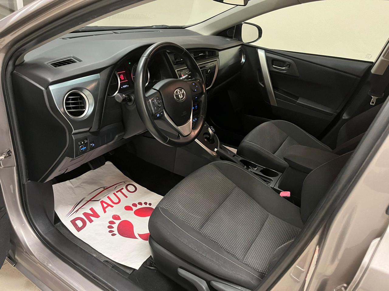 Toyota Auris 1.8 Hybrid Lounge