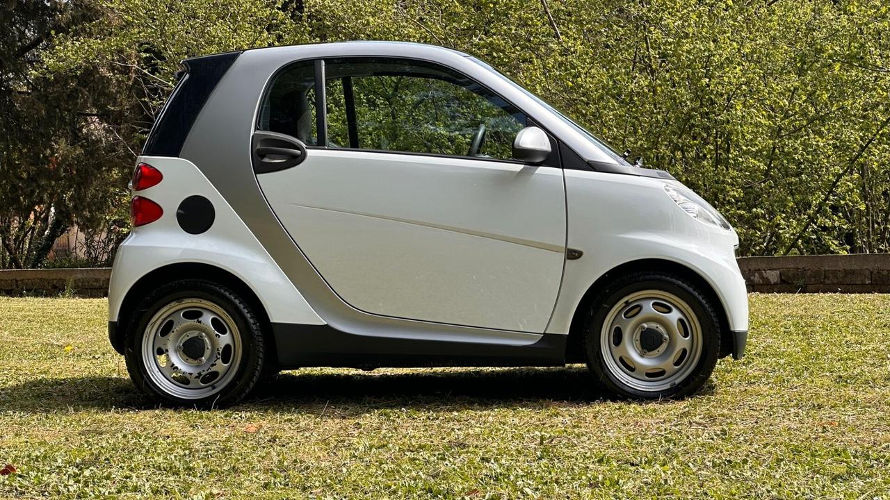 Smart ForTwo 1000 45 kW MHD coupé pure 2011 LEGGI TESTO