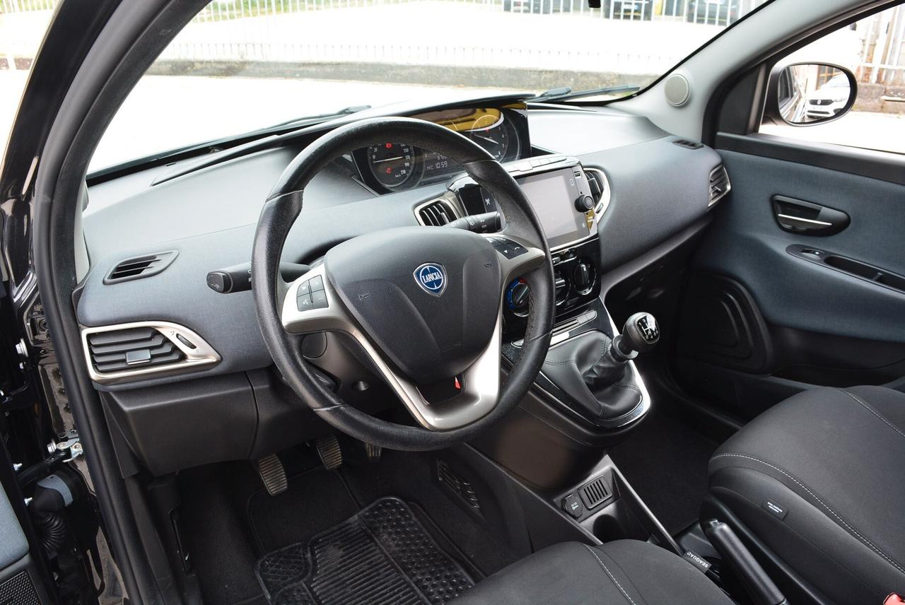 Lancia Ypsilon 1.0 FireFly 5 porte S&S Hybrid Ecochic Gold