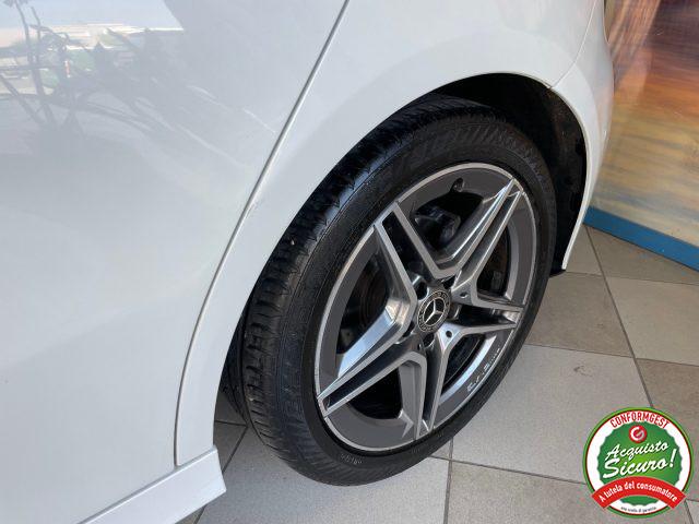 MERCEDES-BENZ A 200 d Autom. AMG Line *PACK LUCI