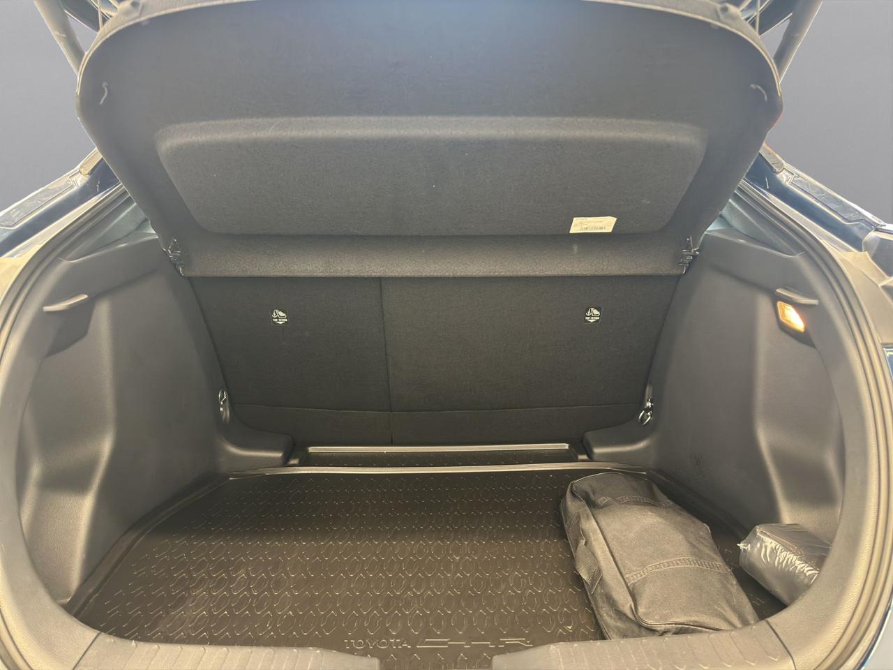 Toyota C-HR 1.8 hev Lounge fwd e-cvt