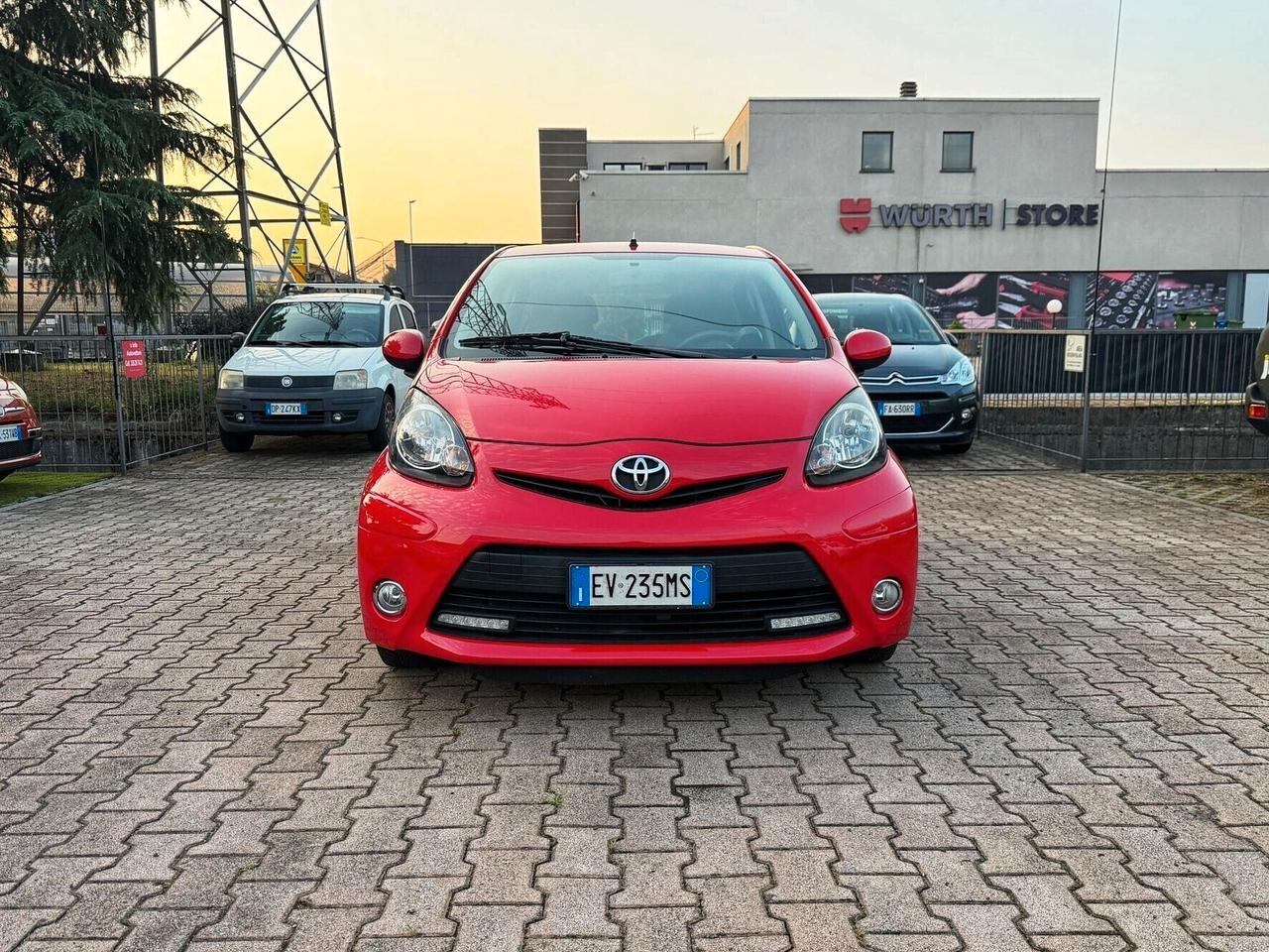 Toyota Aygo 1.0 12V VVT-i 5 porte AUTOMATICA NAVIGA OK NEOPATENTATI
