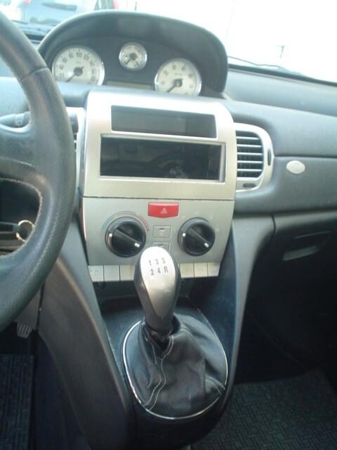 Lancia Ypsilon 1.3 MJT Momo Design