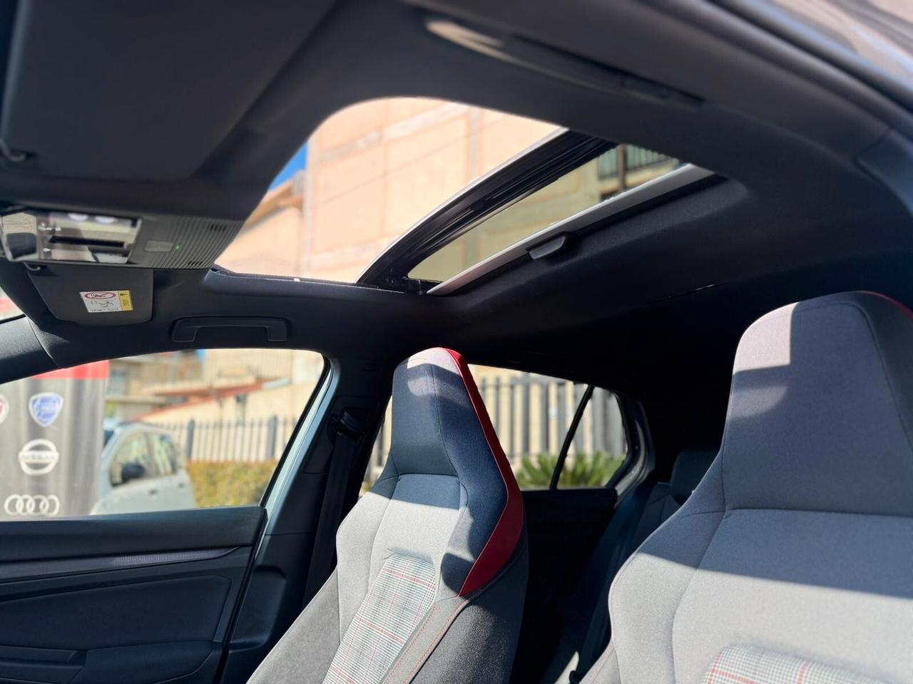 Volkswagen Golf 8 GTI 2.0 TSI DSG