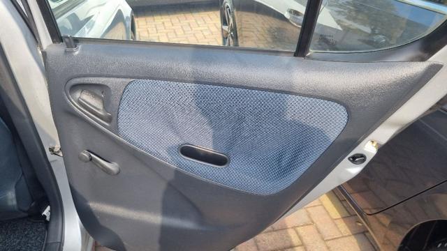 TOYOTA Yaris 1.0i 16V cat 5 porte Sol