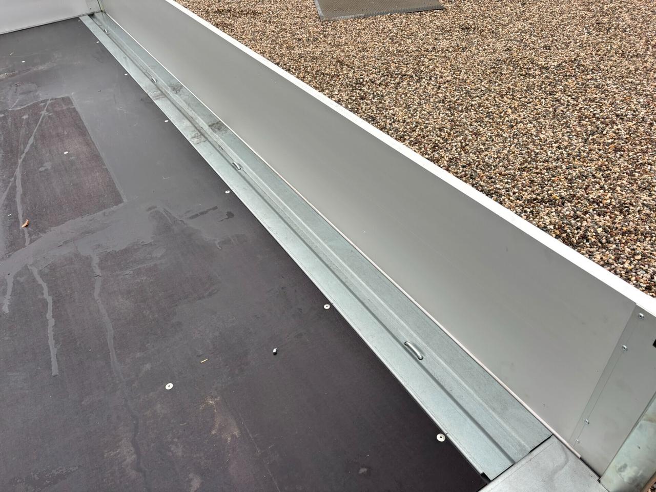 RIMORCHIO COSE CON SPONDE 4X2 2500 KG NUOVO