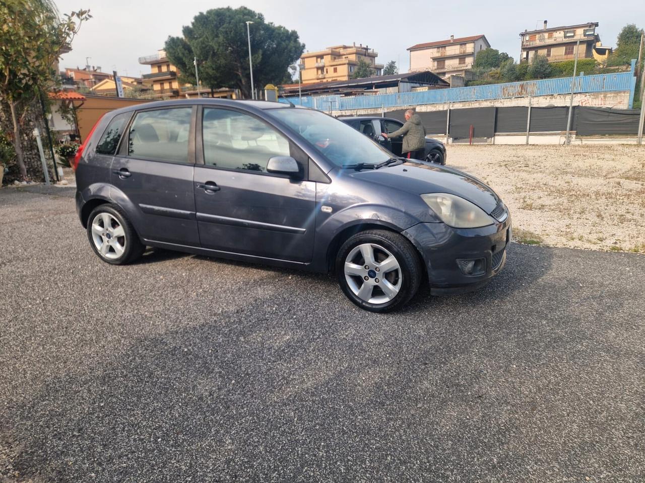 Ford Fiesta 1.2 16V 5p. Ghia